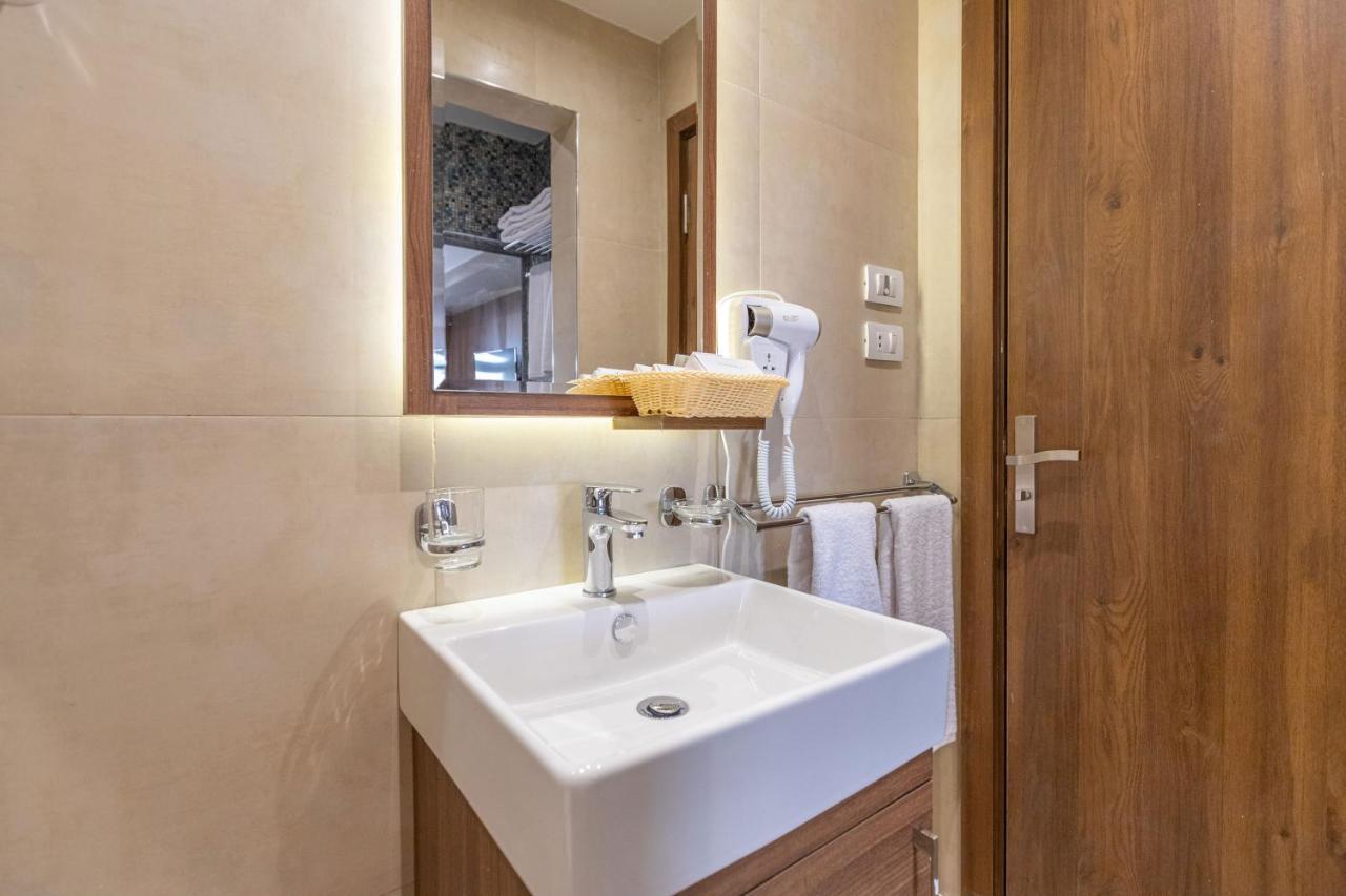Nozol Pyramids Hotel And Spa Kafrat al Jabal Exterior photo