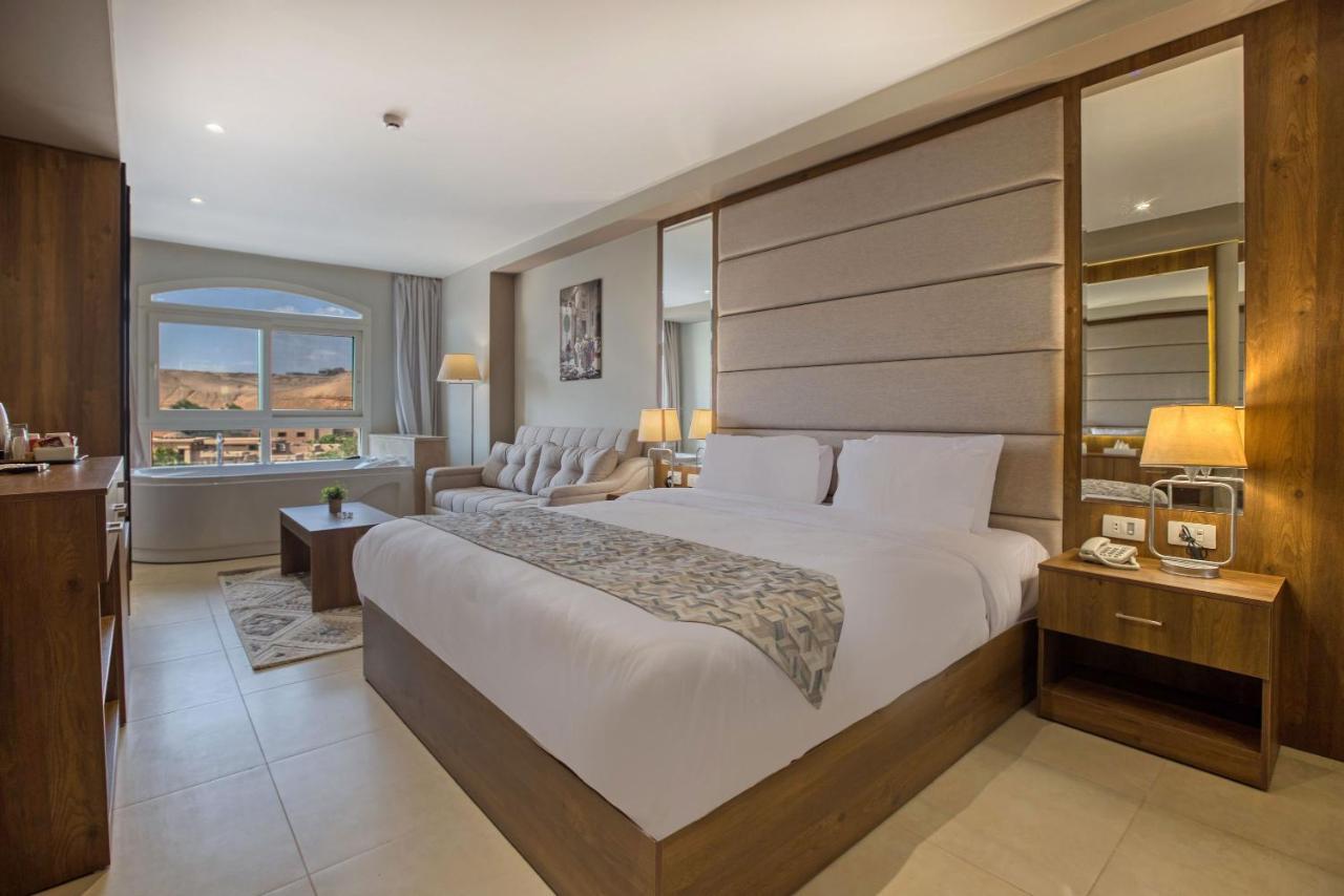 Nozol Pyramids Hotel And Spa Kafrat al Jabal Exterior photo