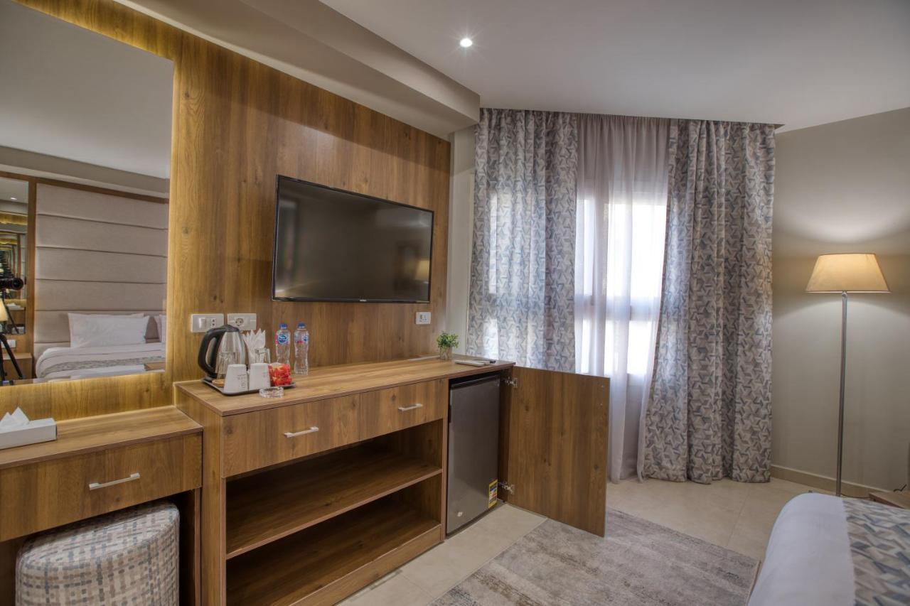 Nozol Pyramids Hotel And Spa Kafrat al Jabal Exterior photo