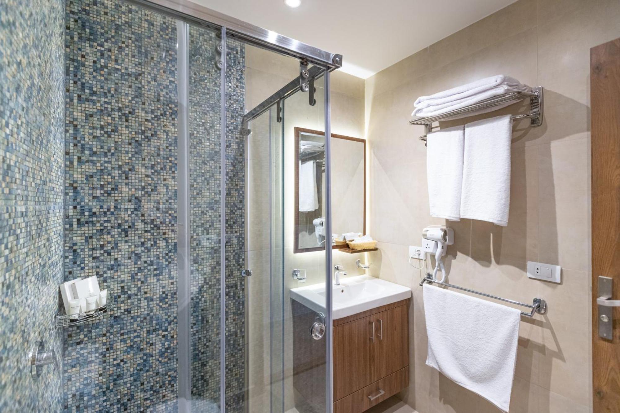 Nozol Pyramids Hotel And Spa Kafrat al Jabal Room photo